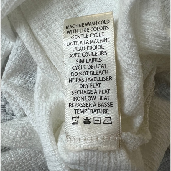 Max Studio Women’s Ruffle Shirt Sleeve Knit Top Blouse. White size small - Picture 12 of 12